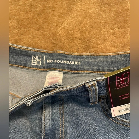 No boundaries women’s juniors shorts bundle - Picture 3 of 4